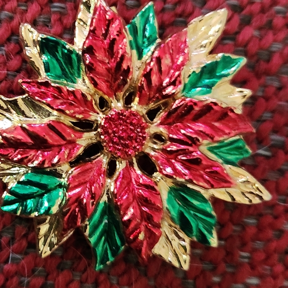 - Poinsettia Pin - Picture 3 of 4